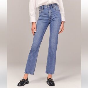 Abercrombie Curve Love Ultra High Rise Ankle Straight Jean Size 26 Medium Wash